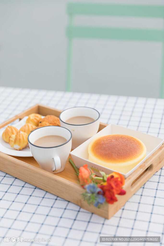 美味早餐托盘糕点