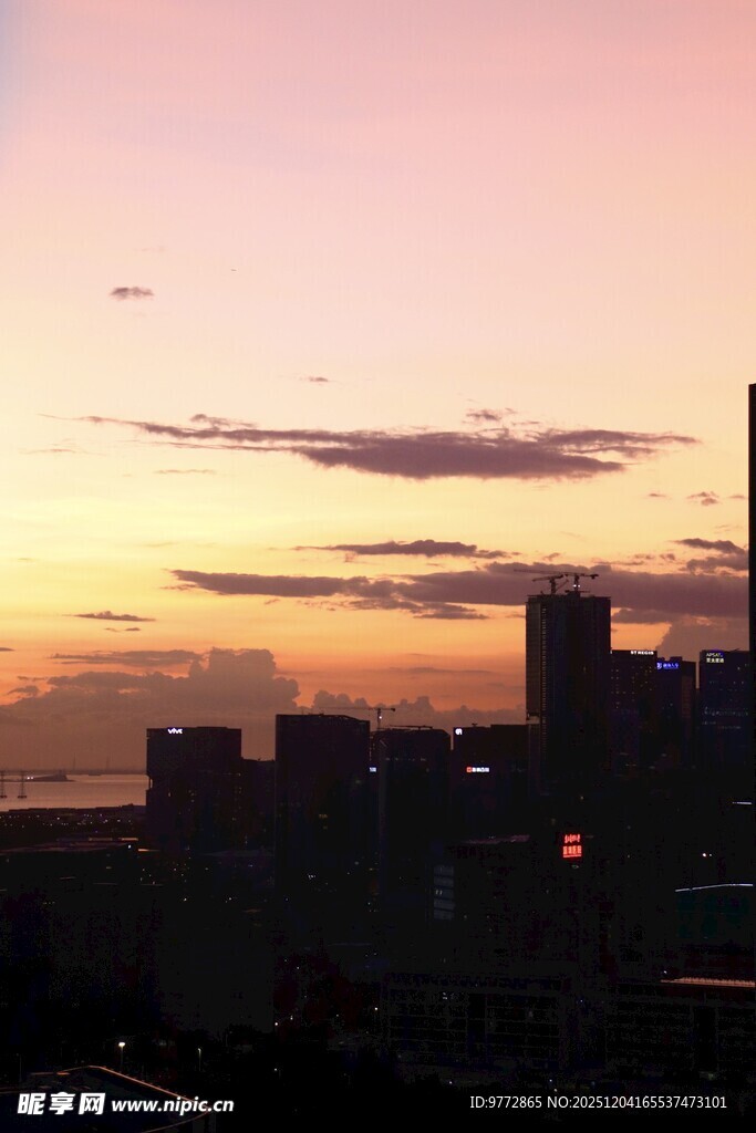 城市黄昏天际线美景