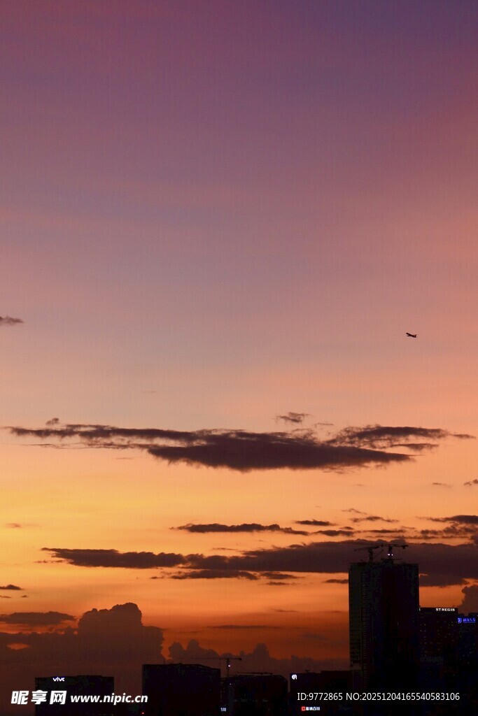 城市黄昏天空美景