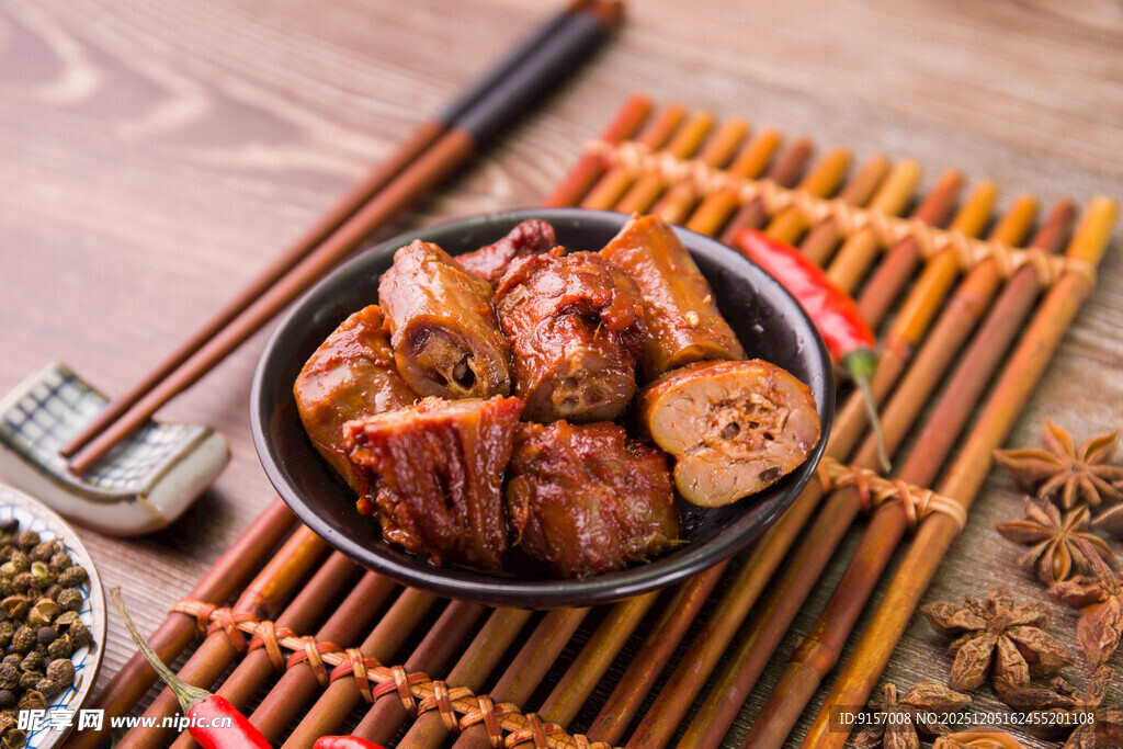 香辣红油鸭脖