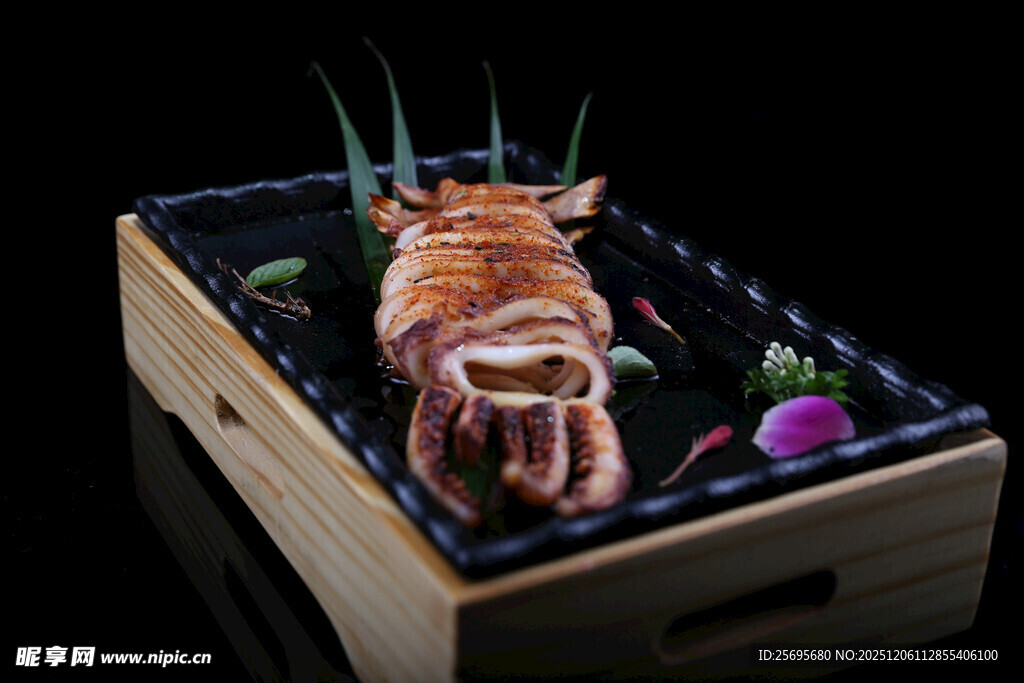 精致摆盘的美味龙虾料理