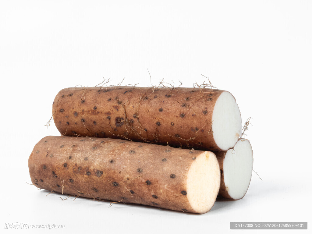 三根山药堆叠展示