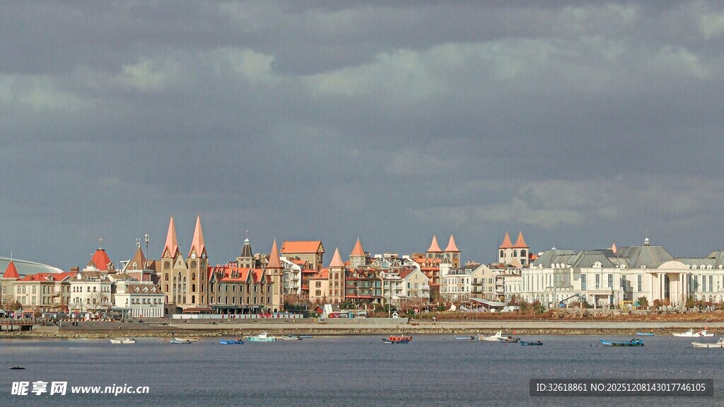 海滨城市天际线景观