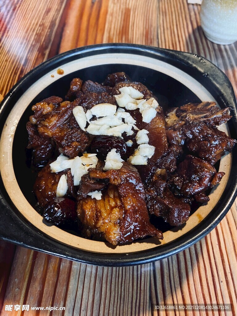 美味瓦罐排骨