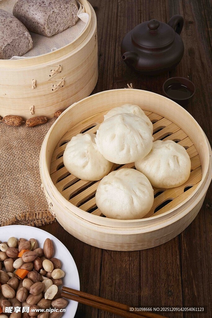 竹笼里的美味包子