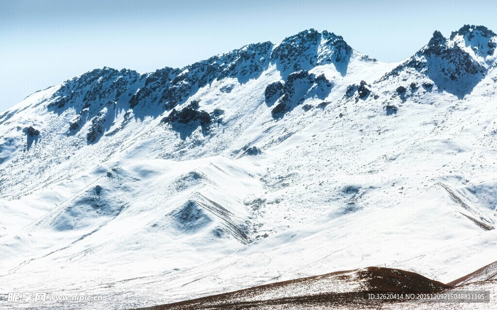 壮丽雪山景观