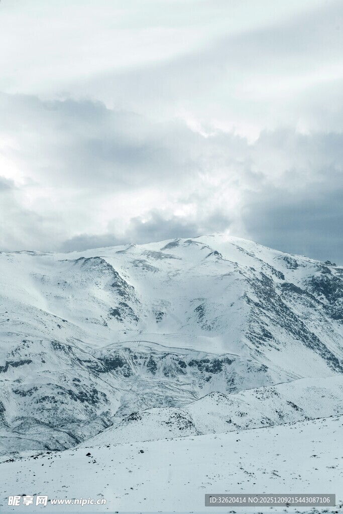 雪山壮丽景观