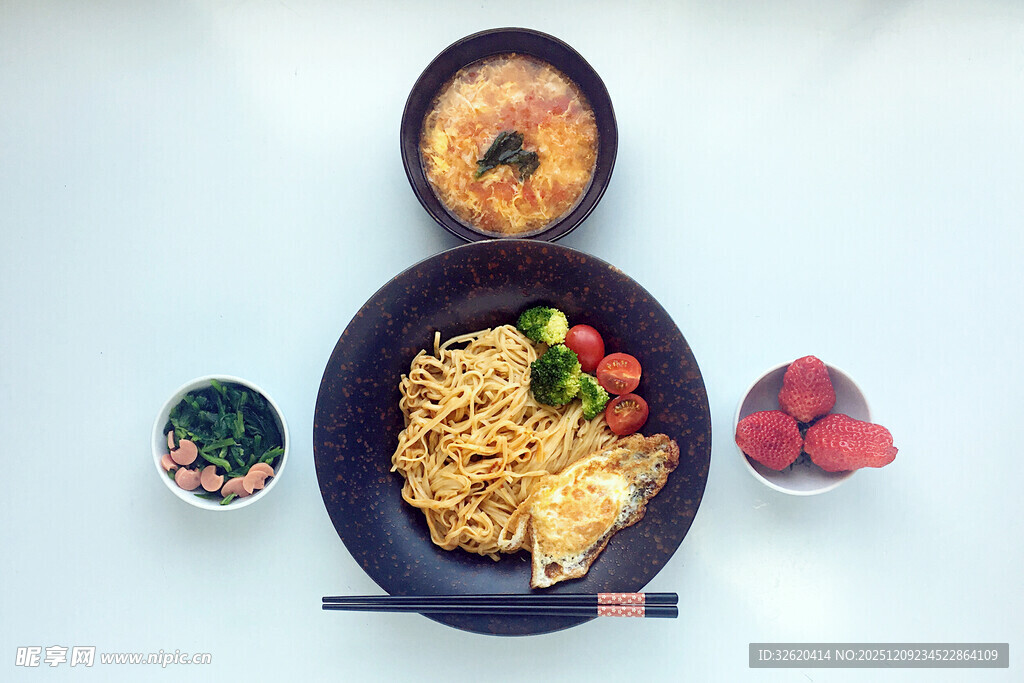 美味炒饭搭配多样小菜