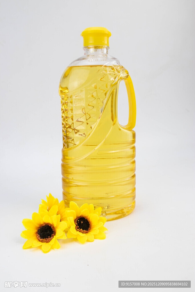 瓶装葵花籽油与向日葵花