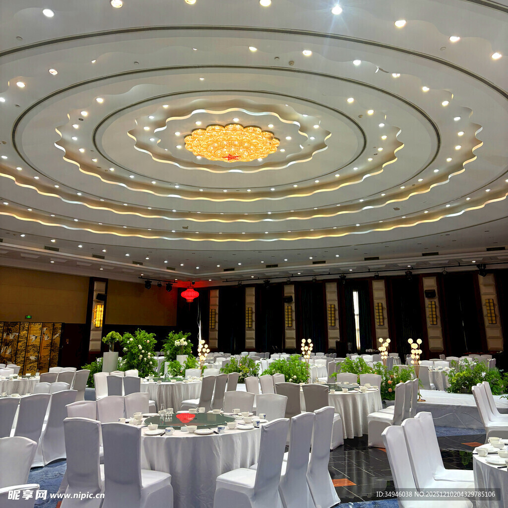豪华大气的宴会大厅布置