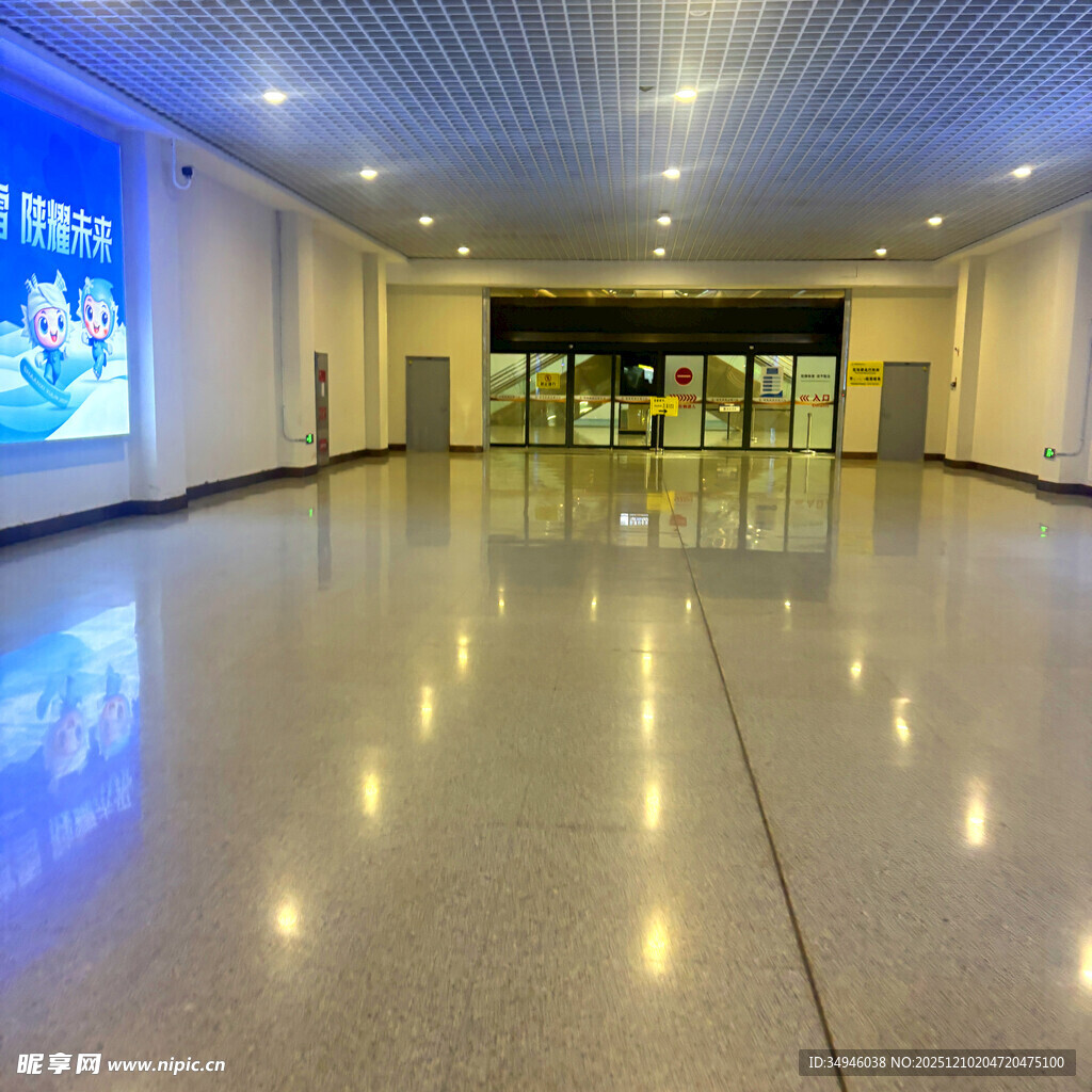 宽敞明亮的现代化大厅