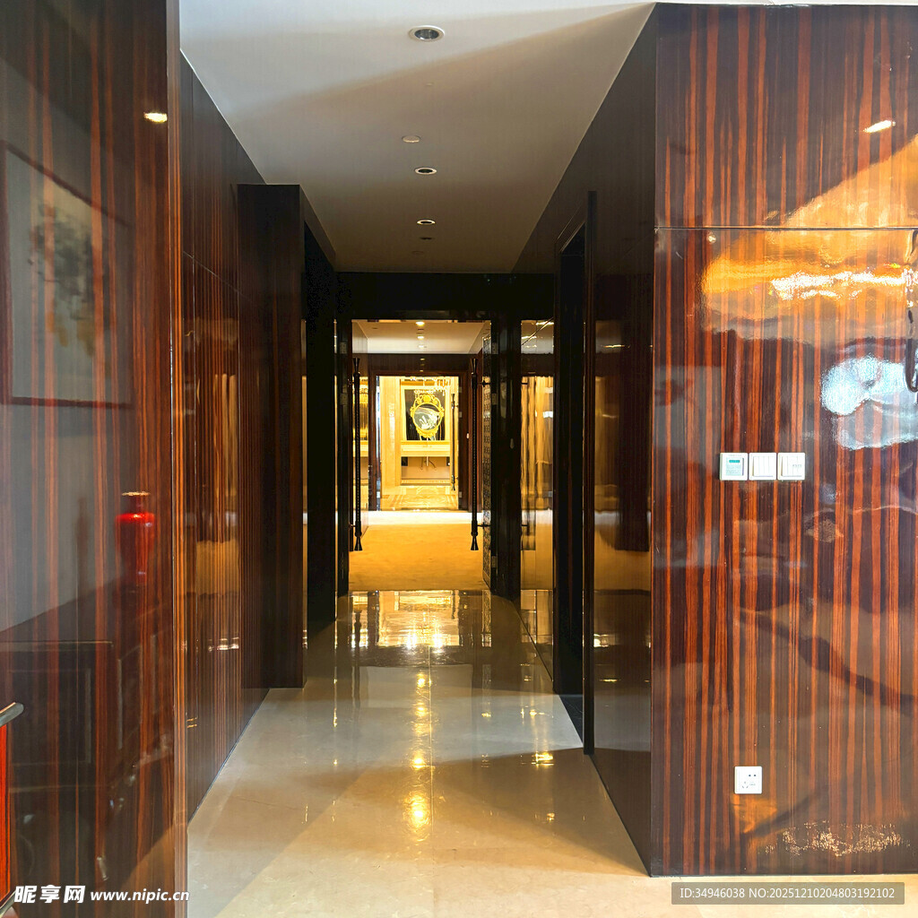 现代风格木质走廊空间