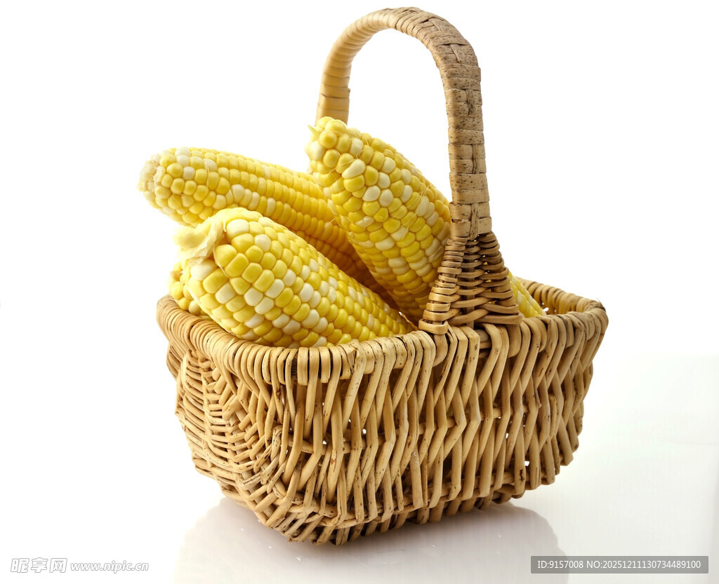 篮子里的金黄玉米