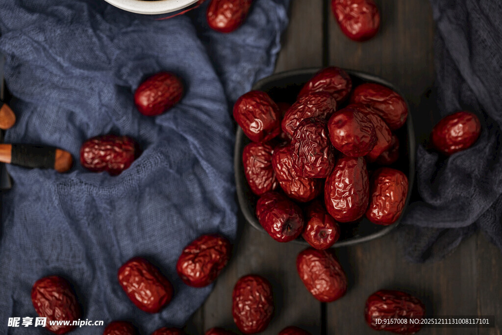 碗中饱满红枣诱人