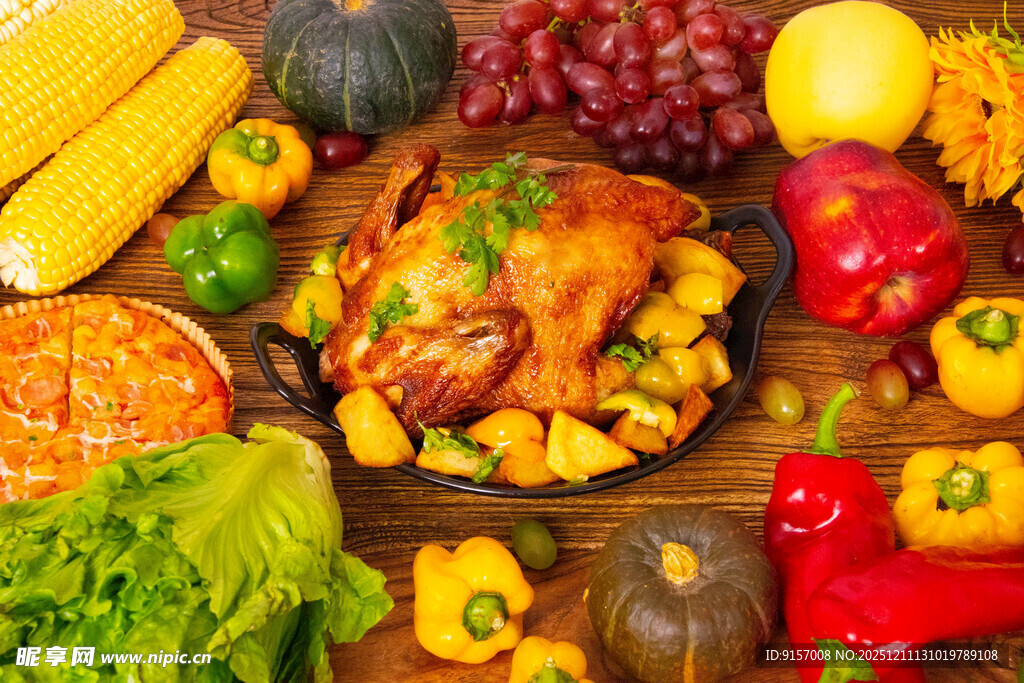 丰盛烤鸡与多彩蔬果盛宴