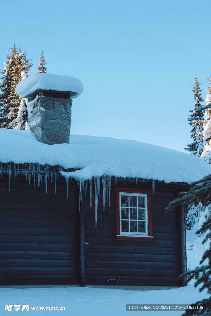 雪覆木屋