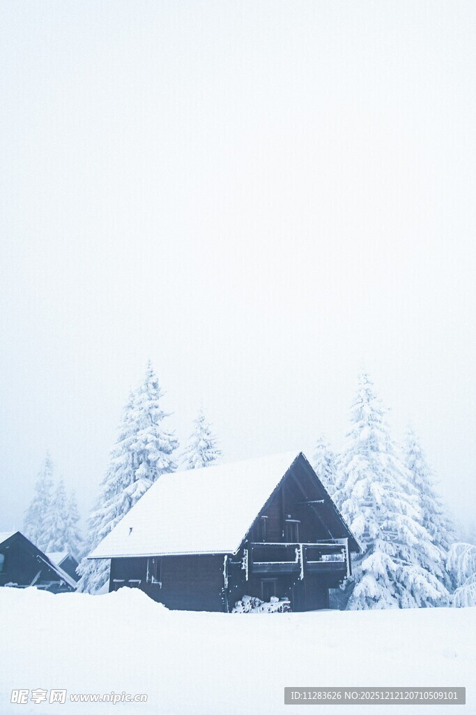 雪覆木屋