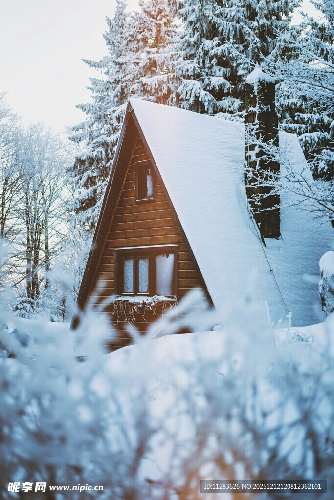 雪覆木屋