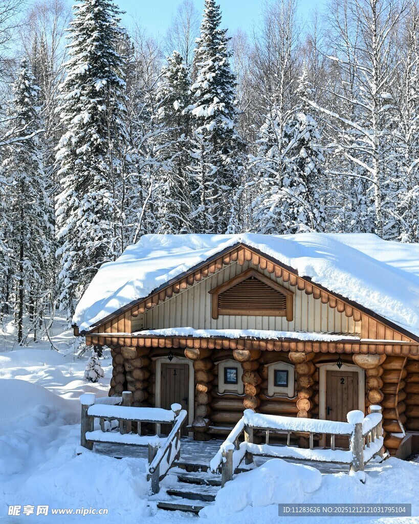 雪覆木屋