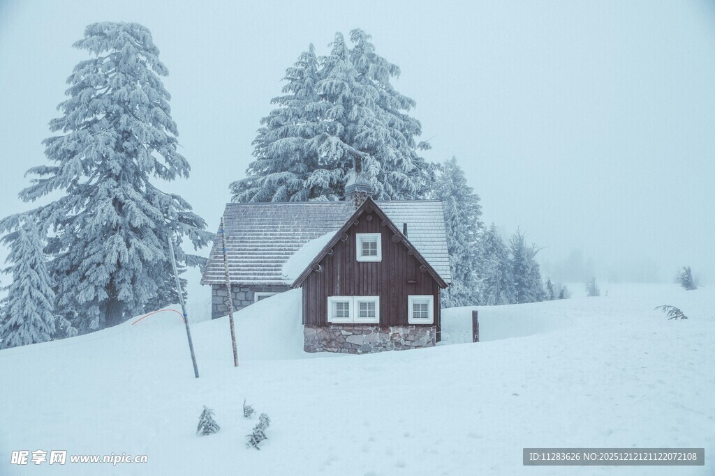 雪覆小屋