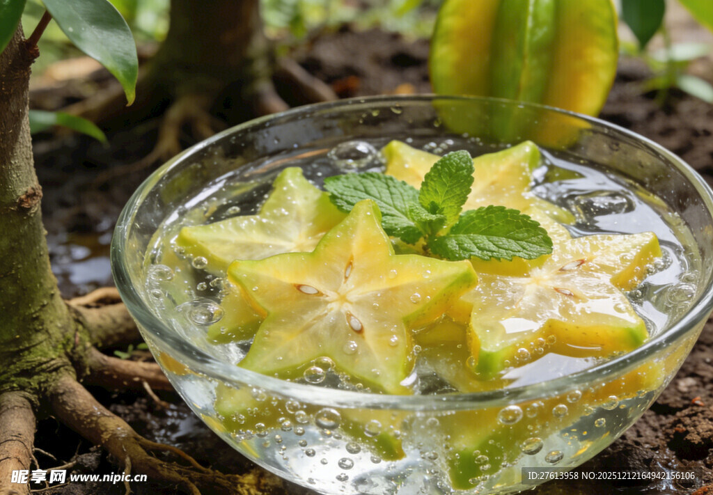 玻璃碗中的杨桃