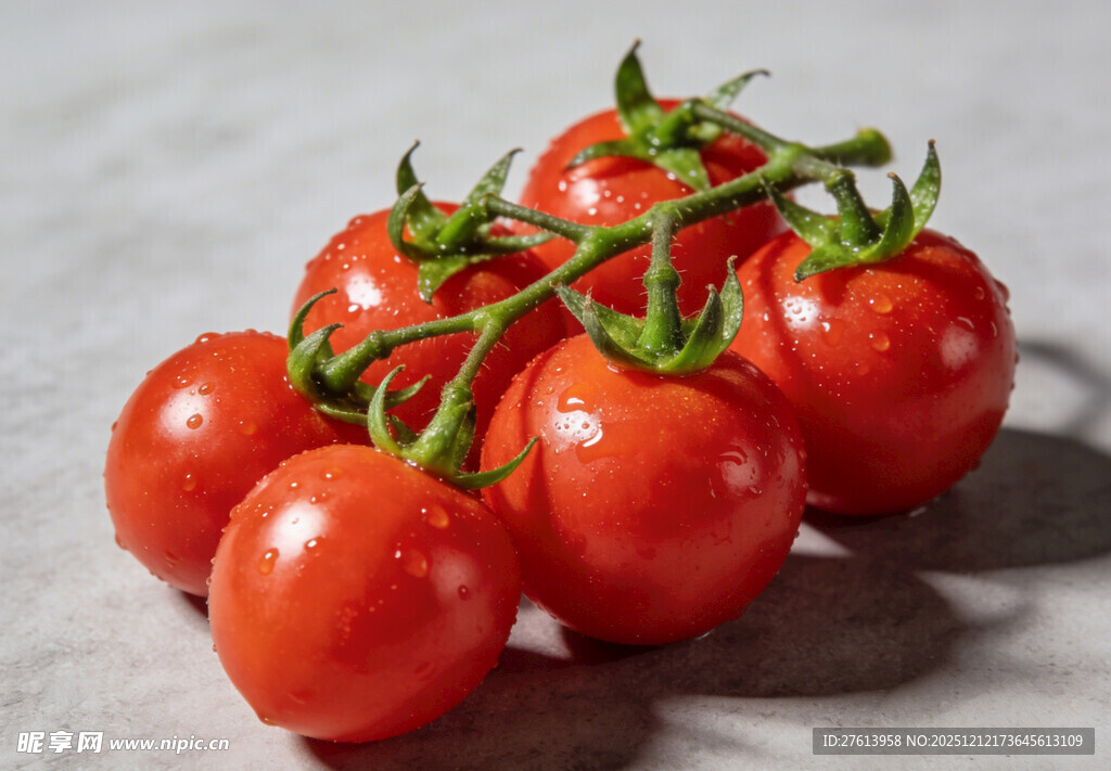 一串小西红柿