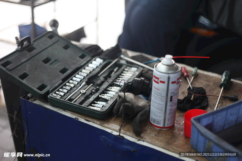 电子设备维修场景