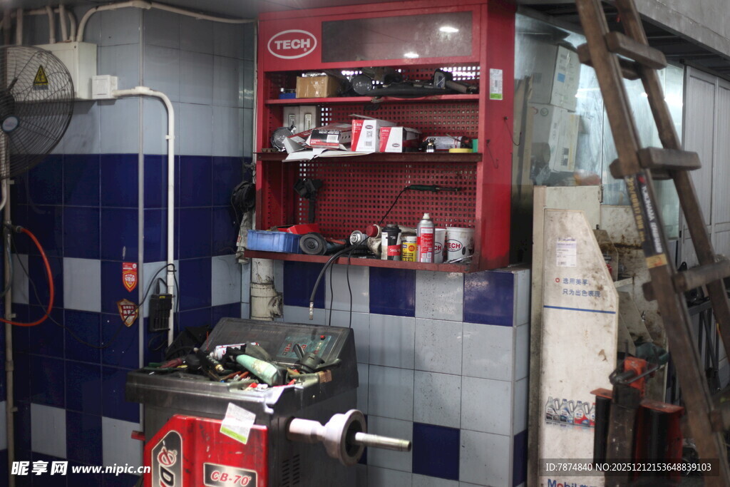 汽修车间一角