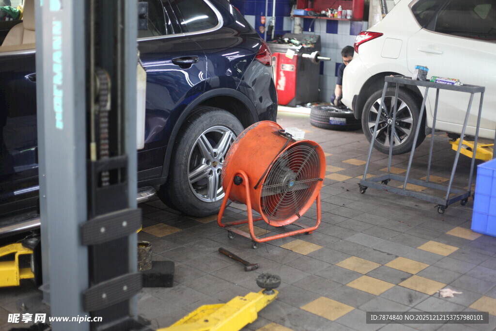 汽车维修车间场景