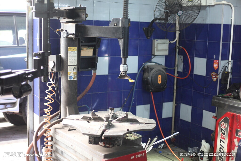 车间内的工业机械设备