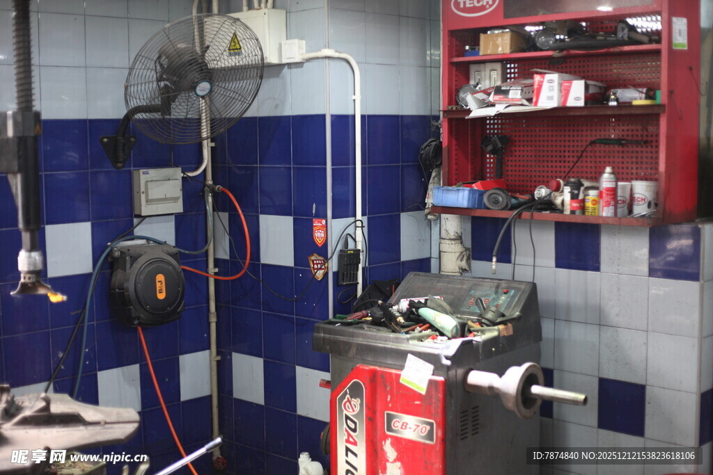 汽修车间工具设备场景