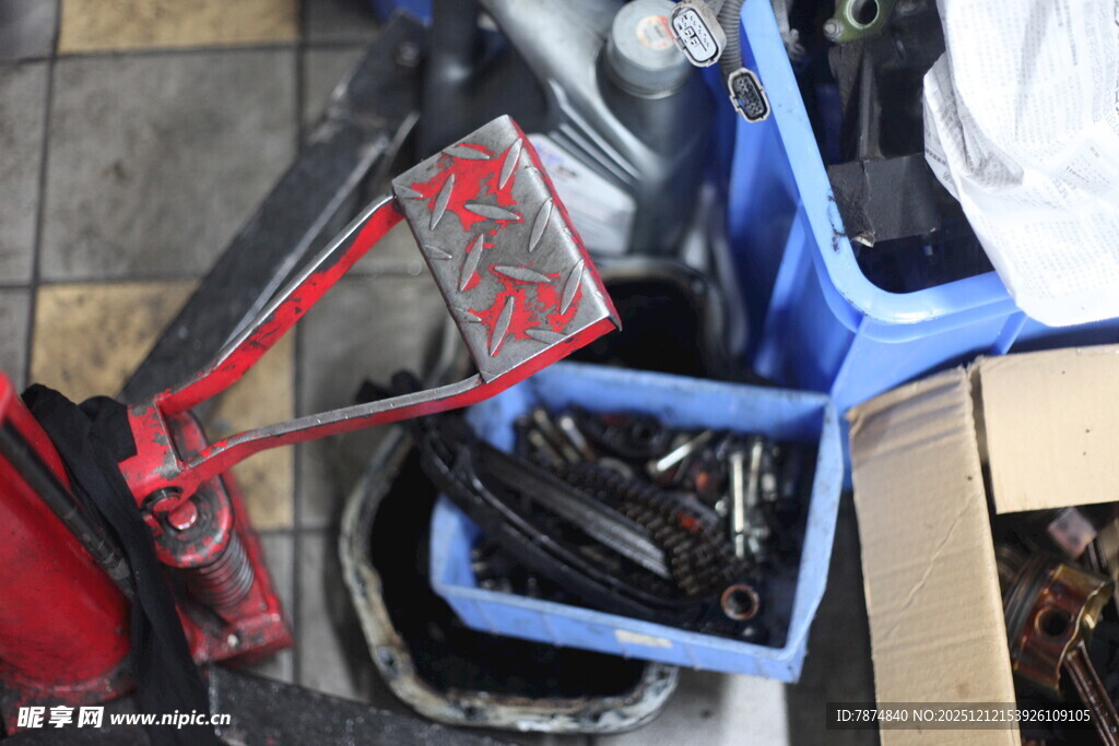 摩托车配件待修或组装