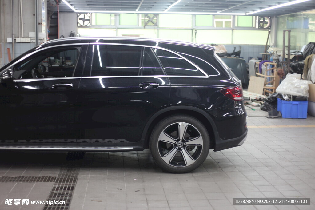 黑色SUV汽车室内展示