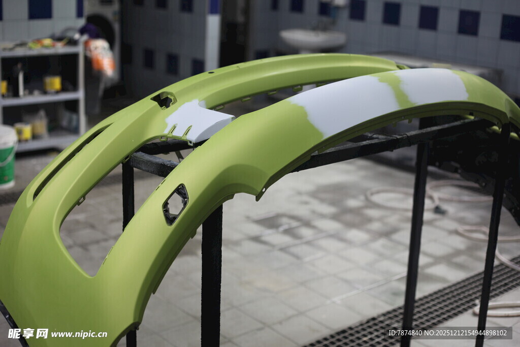 绿色汽车部件展示