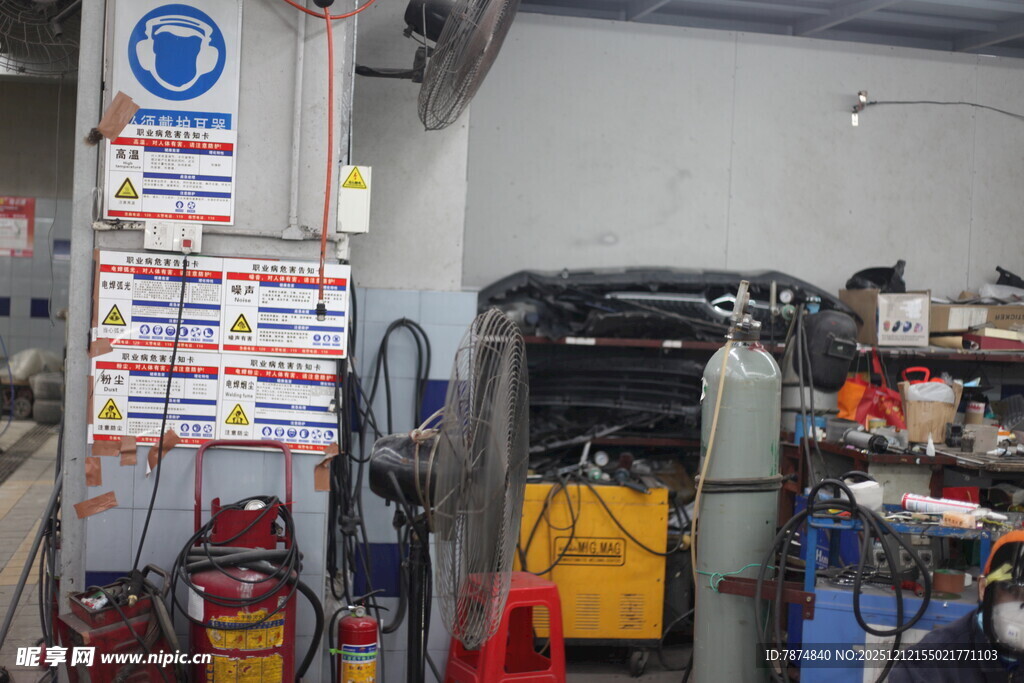 汽车维修车间场景