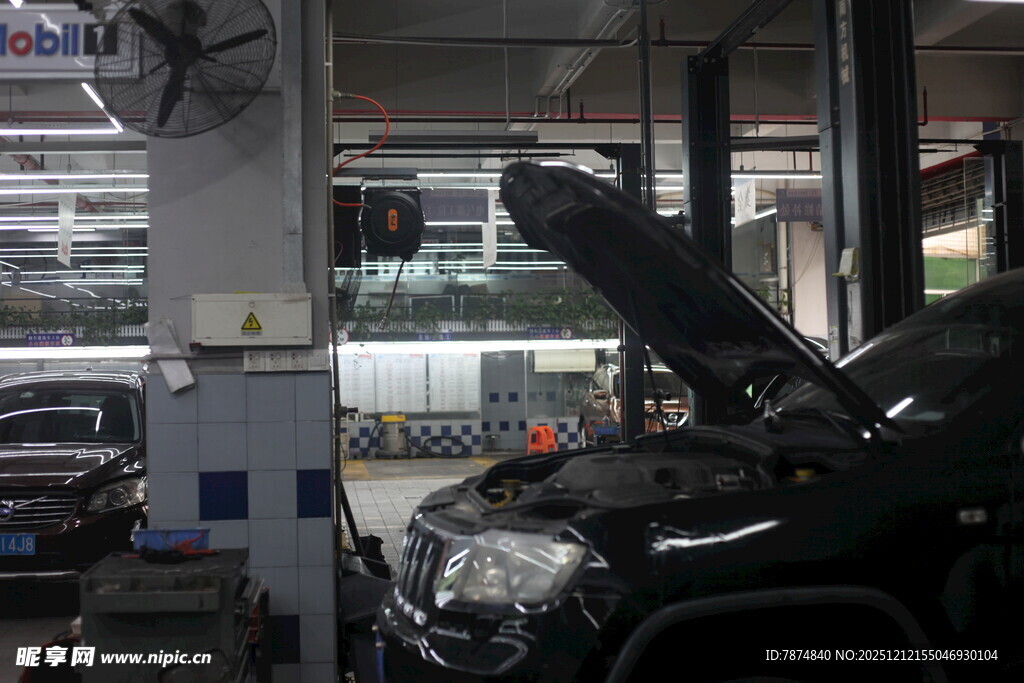 汽车维修车间内景