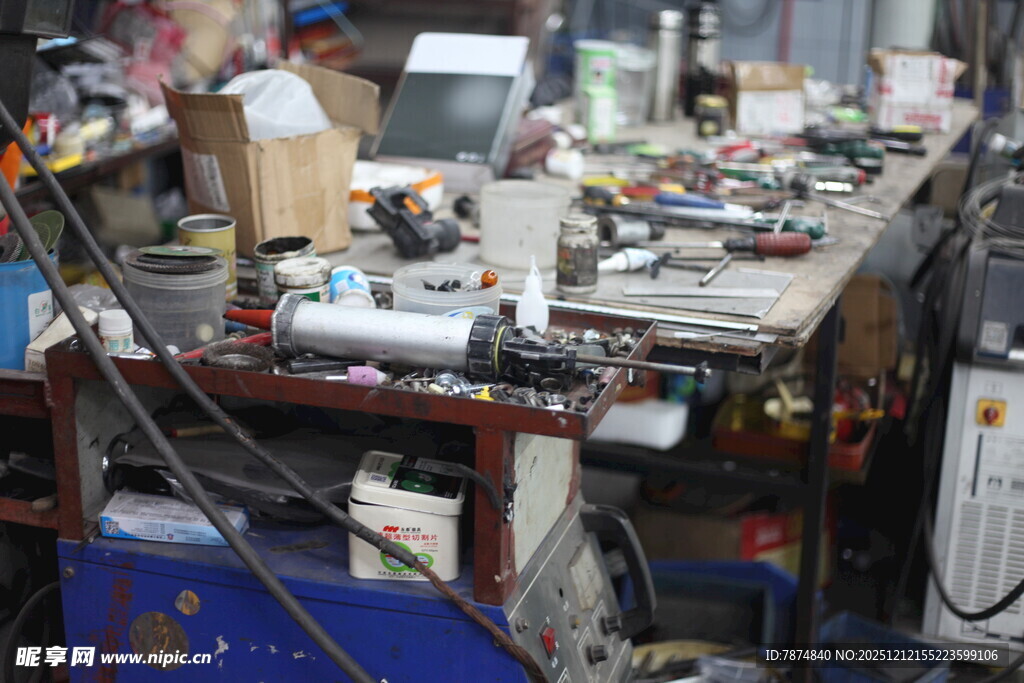 电子工作台多样设备零件