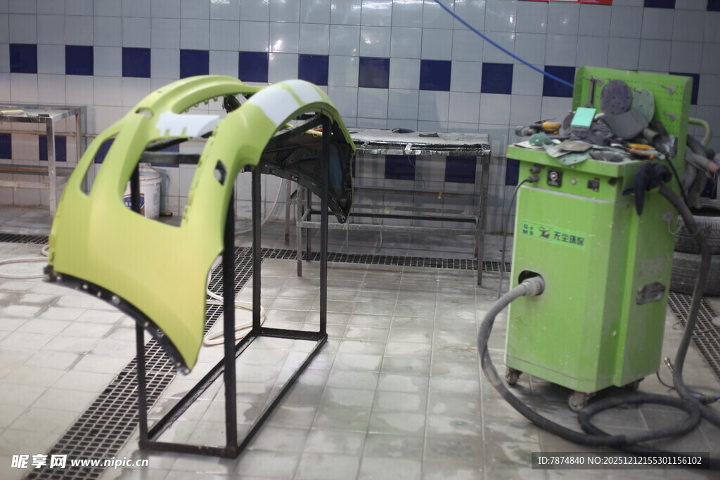 汽车部件喷涂设备与工件