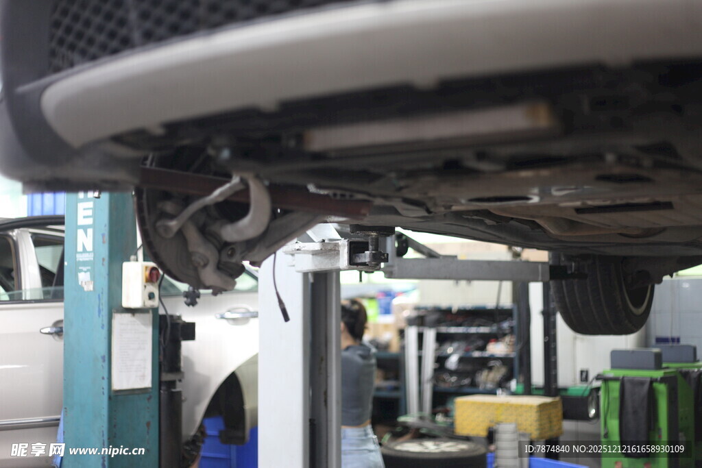 汽车维修车间设备场景