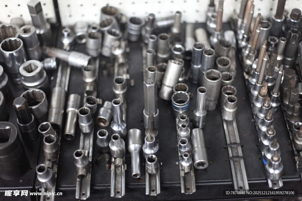 各式金属管件展示