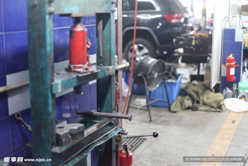 汽车维修车间设备场景
