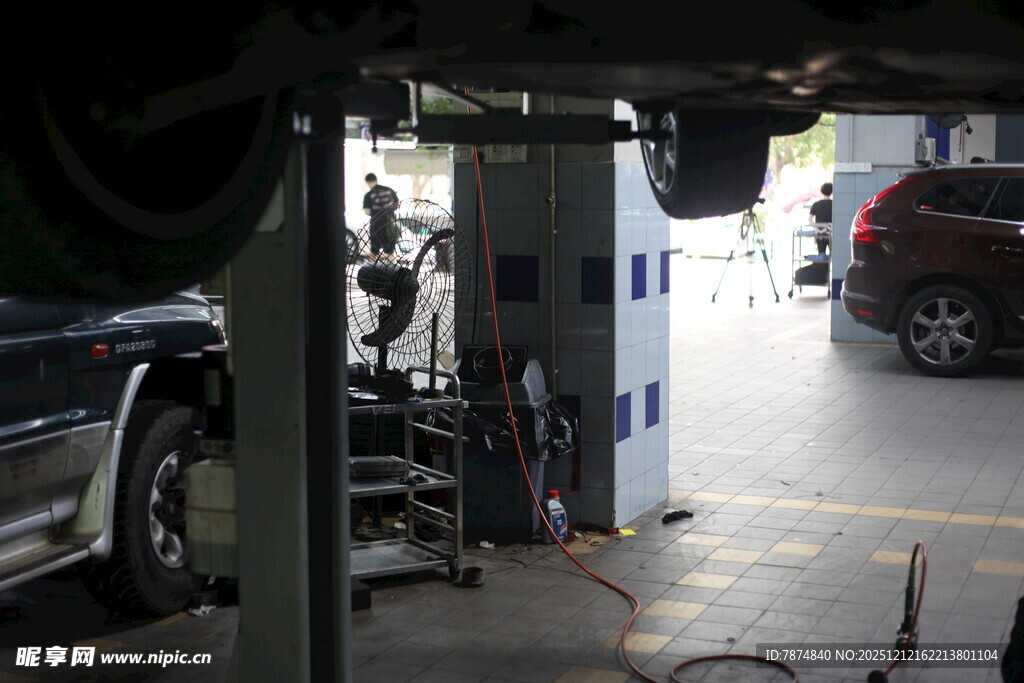 汽车维修车间场景