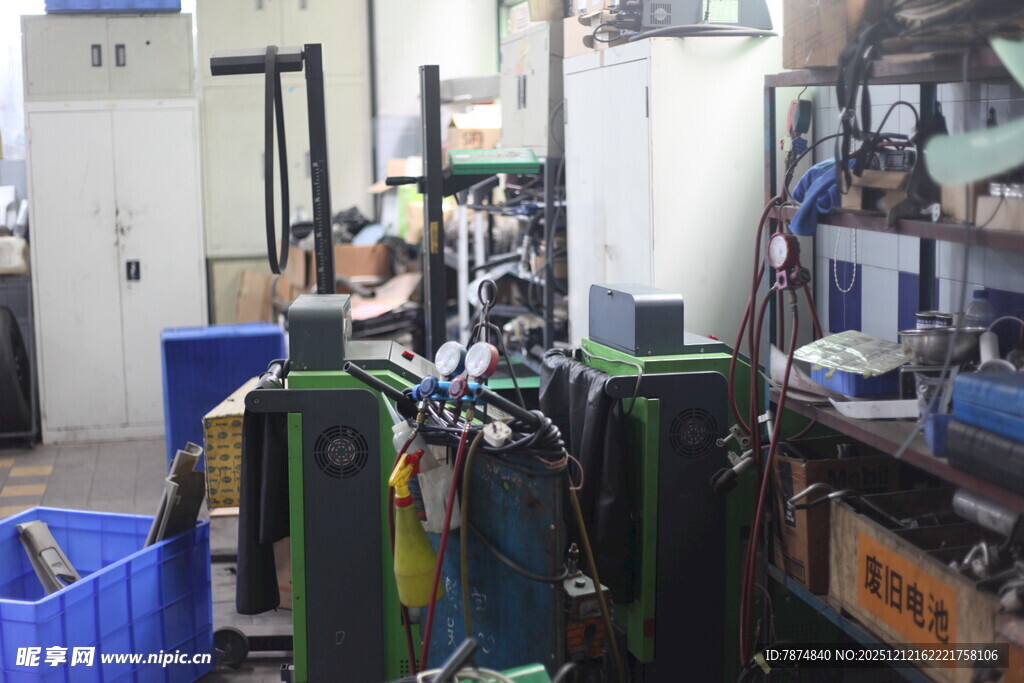 工厂内的机械设备场景