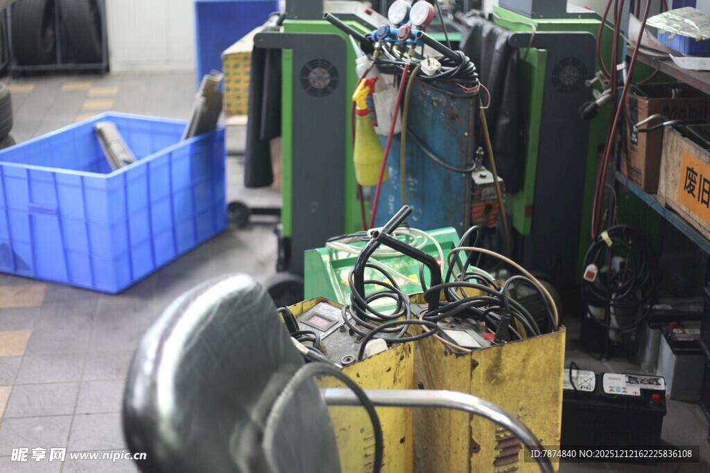 工厂内的机械设备