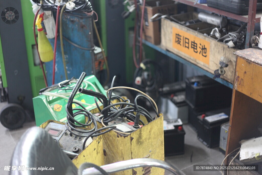 工厂内的机械设备