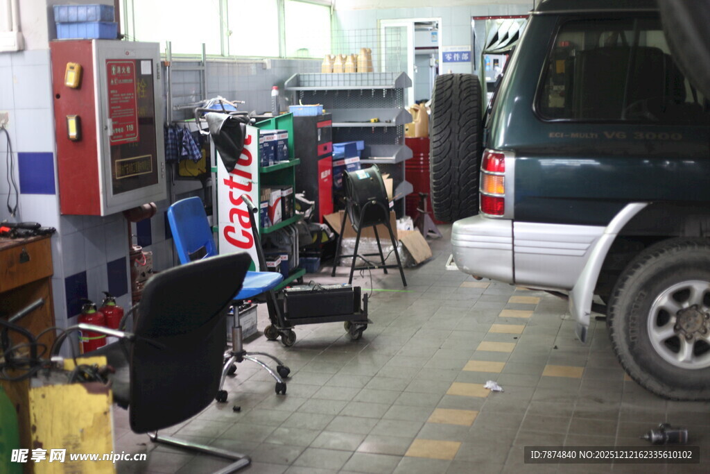 汽车维修车间内景