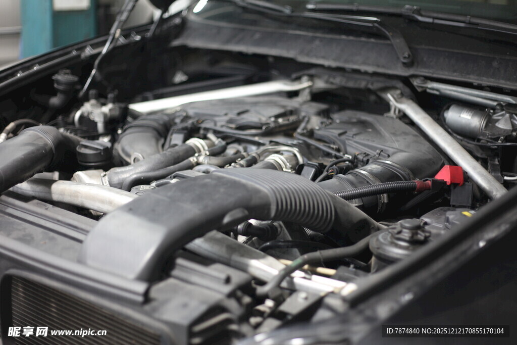 汽车发动机细节展示