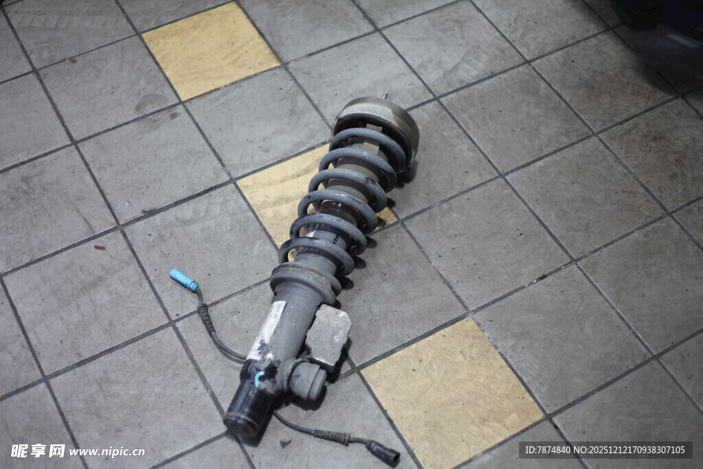 汽车减震器零件特写