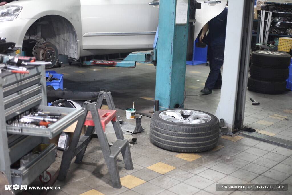 汽车维修车间场景