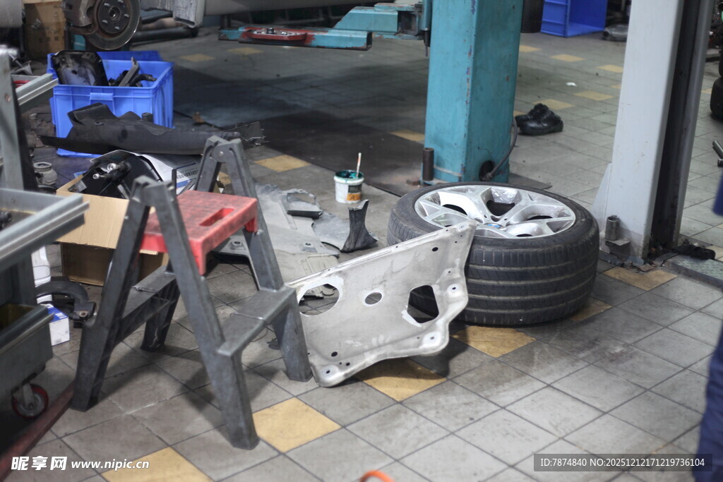 汽车维修部件摆放场景